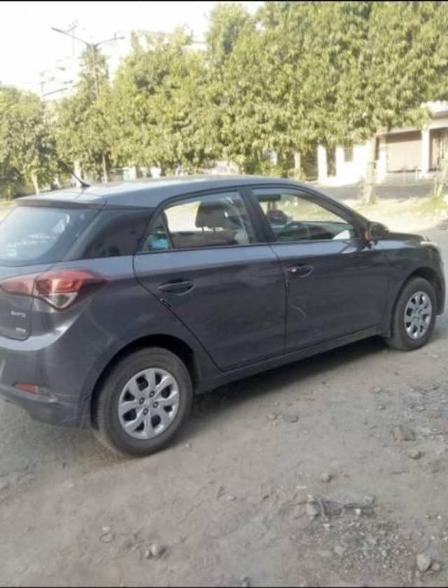 https://images10.gaadi.com/usedcar_image/4161237/original/processed_062434ae-63d5-48e2-b313-f75540a2fd95.jpg?imwidth=6400