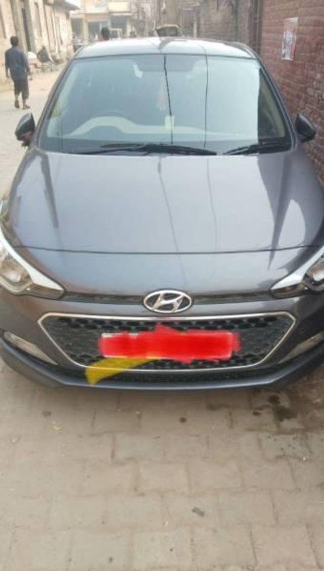 https://images10.gaadi.com/usedcar_image/4161237/original/processed_0d85713b-33cb-48dd-b0ee-a0b7f5bbc099.jpg?imwidth=6401