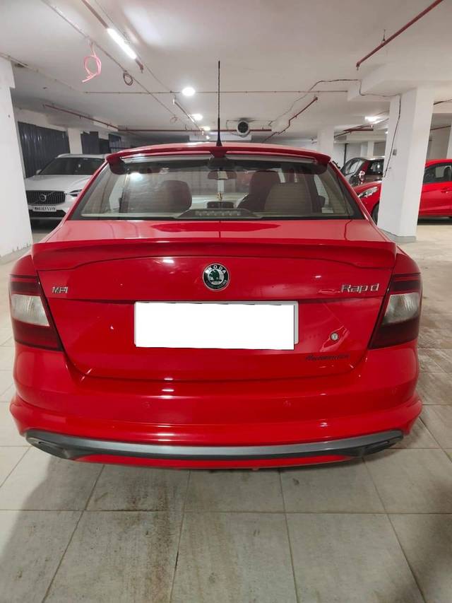 https://images10.gaadi.com/usedcar_image/4161256/original/processed_4ca664edf7ecd70c1f50826fa5fa670f.jpg?imwidth=6401