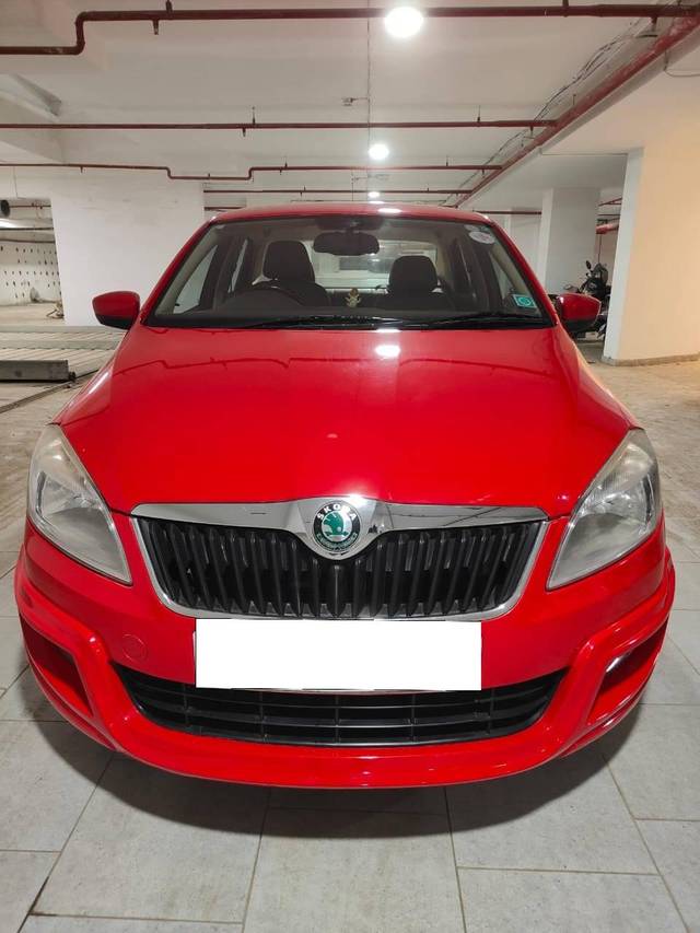 https://images10.gaadi.com/usedcar_image/4161256/original/processed_b0d6bf77c270d7b404ef24b1075ce516.jpg?imwidth=6402