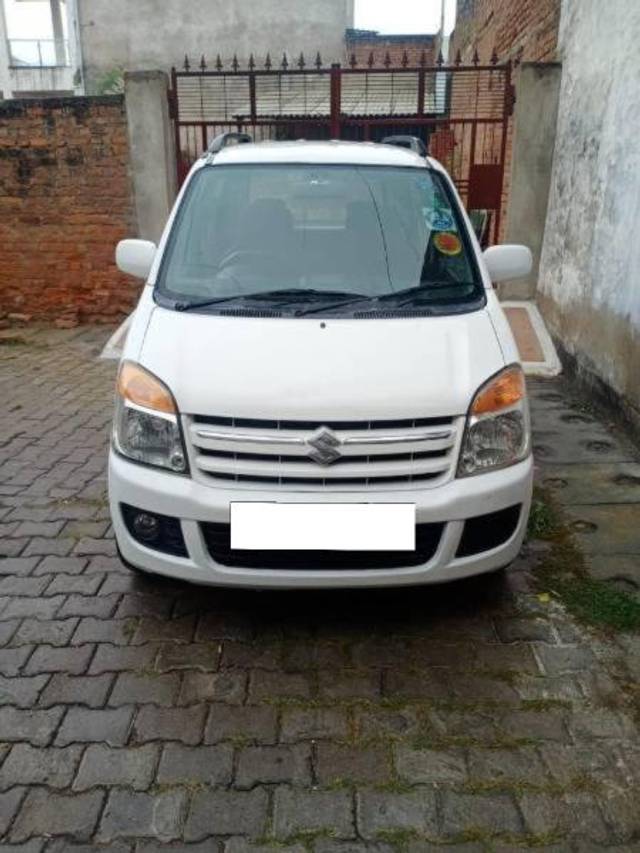 https://images10.gaadi.com/usedcar_image/4161403/original/processed_5d913ee4-3bbc-4e11-b287-cca0796170ad.jpg?imwidth=6402