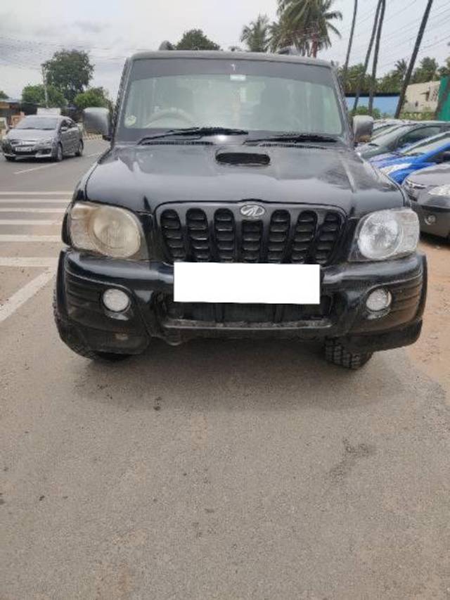 https://images10.gaadi.com/usedcar_image/4161446/original/processed_15b3c1d0-e6d4-4d50-b13d-da84095b8eed.jpg?imwidth=6402