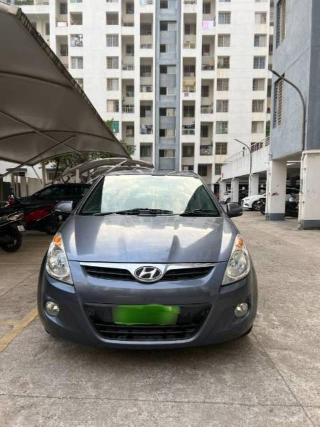 https://images10.gaadi.com/usedcar_image/4161477/original/processed_33292565-027d-4bec-9e73-355389cfe6bb.jpg?imwidth=6400