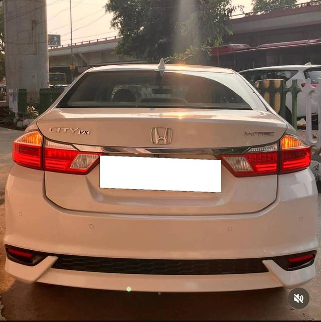 https://images10.gaadi.com/usedcar_image/4161827/original/processed_09faee8170ae62d3ee187e7f3118abd4.jpeg?imwidth=6401