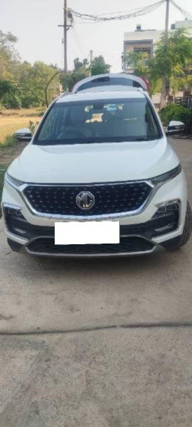 https://images10.gaadi.com/usedcar_image/4161830/original/processed_98032882-008e-45fb-aaf0-9f87ca9b4030.jpg?imwidth=6400