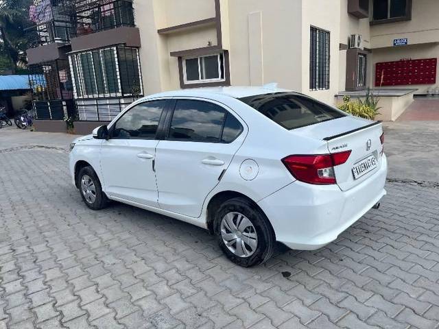 https://images10.gaadi.com/usedcar_image/4161880/original/processed_7385426f-2440-42a7-8dc9-72fded69f25f.jpg?imwidth=6402