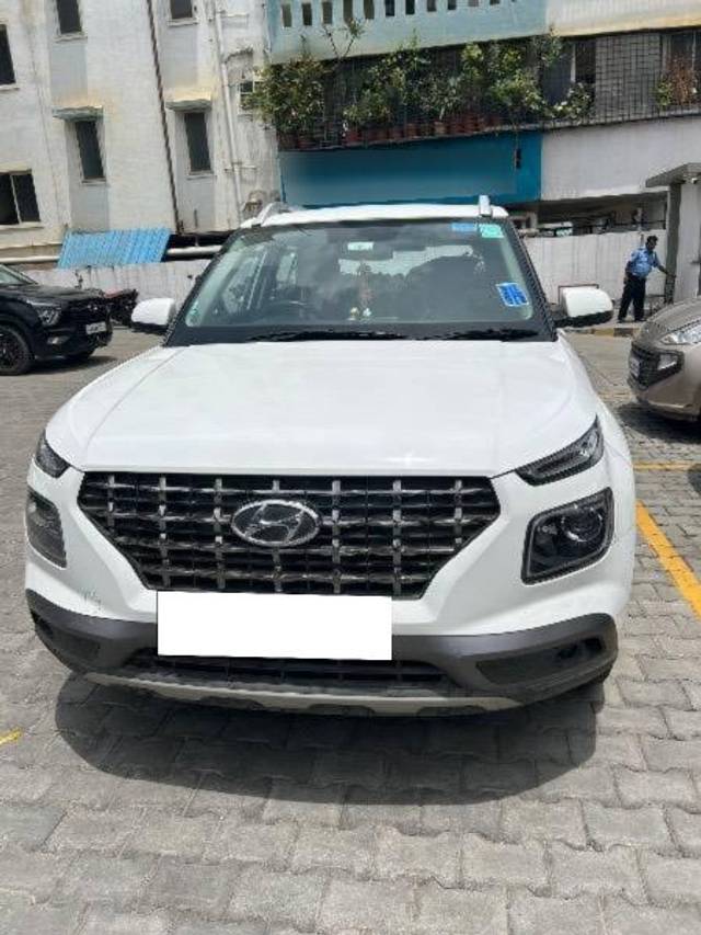 https://images10.gaadi.com/usedcar_image/4161924/original/processed_aff575b1-13fd-439f-bc91-44719ba33311.jpeg?imwidth=6400