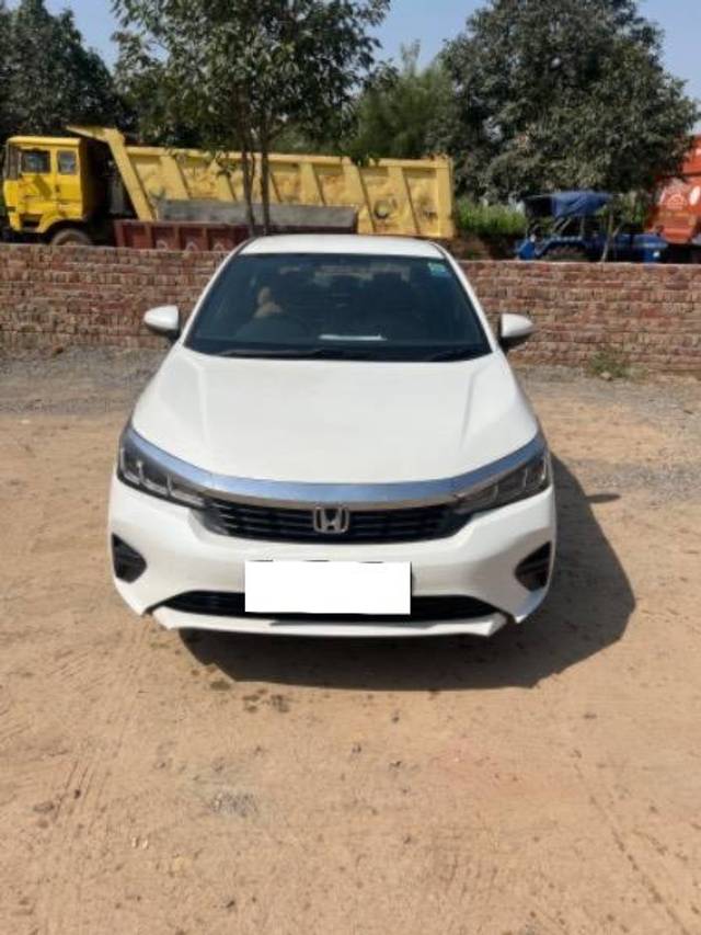 https://images10.gaadi.com/usedcar_image/4161997/original/processed_402c2a80-6654-49c7-bfdf-2fe10ca4c20f.jpg?imwidth=6400