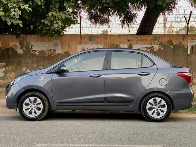 https://images10.gaadi.com/usedcar_image/4162110/original/processed_b5ef091ade5bcef5d974f3a277f635b1.jpg?imwidth=6402