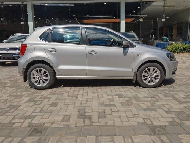 https://images10.gaadi.com/usedcar_image/4162121/original/1f3f6163e92a833bea94a45336d557cd.jpg?imwidth=6401