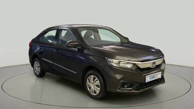 https://images10.gaadi.com/usedcar_image/4162147/original/4275c1d2aaecc3b9297565ac1911707f.jpg?imwidth=6400