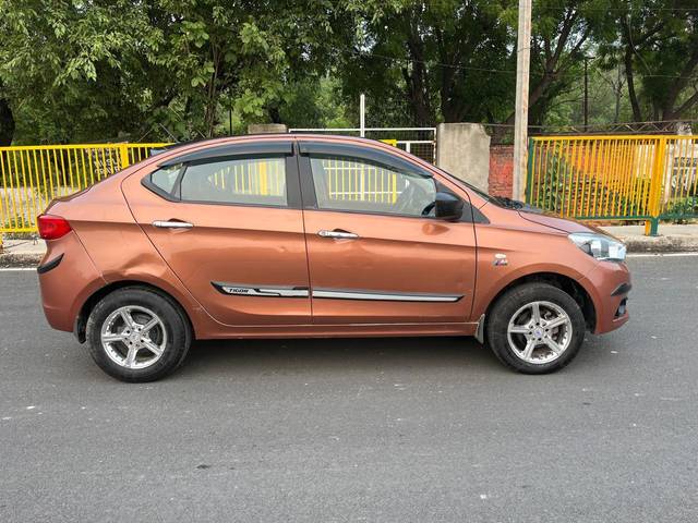 https://images10.gaadi.com/usedcar_image/4162167/original/processed_a3df3fb94c6daf82fbbb377e869aa79b.jpg?imwidth=6401