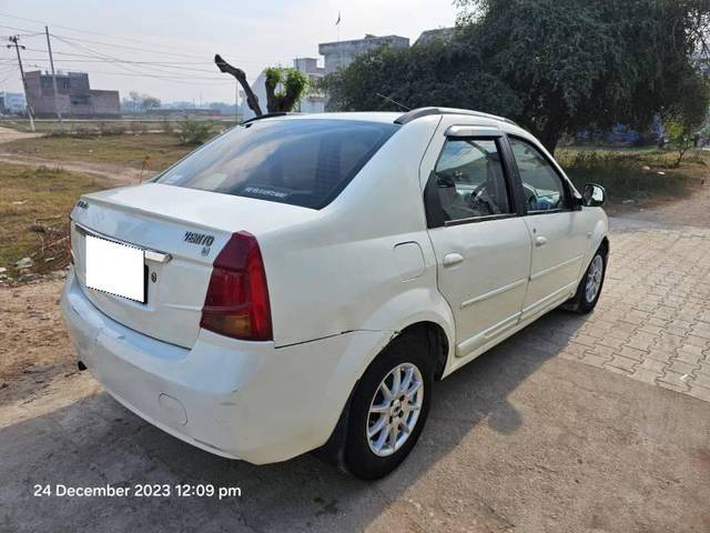 https://images10.gaadi.com/usedcar_image/4162187/original/processed_0c99ca1d-48c3-44ce-9d23-29d3110d0f6f.jpg?imwidth=6402