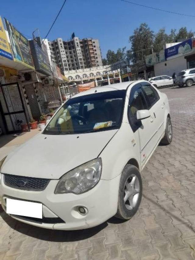 https://images10.gaadi.com/usedcar_image/4162222/original/processed_8b9c59f7-2d9a-4f2b-9161-c99e34c69e85.jpeg?imwidth=6402