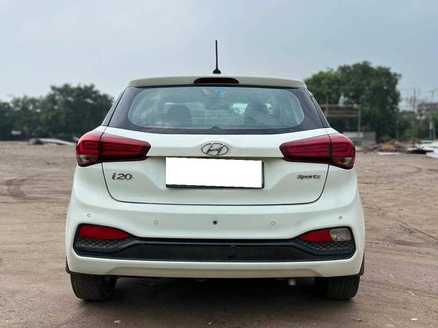 https://images10.gaadi.com/usedcar_image/4162249/original/processed_204ac39468dfe1ceaa5ba34184566394.jpeg?imwidth=6401