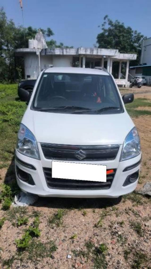 https://images10.gaadi.com/usedcar_image/4162262/original/processed_897edcf5-3bcc-4105-a368-352a2195039a.jpg?imwidth=6400