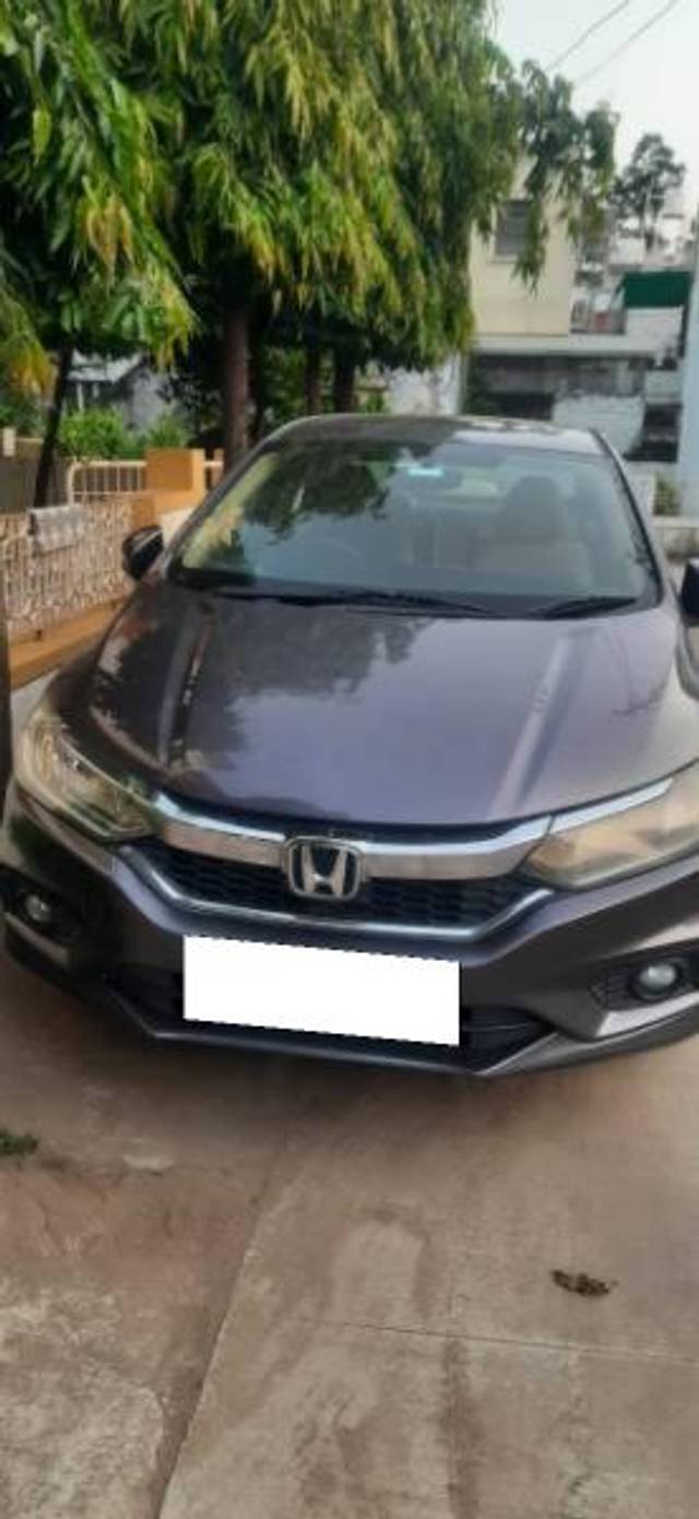 https://images10.gaadi.com/usedcar_image/4162267/original/processed_b2b0493b-11cf-4b2b-a46f-8c668413e3bf.jpg?imwidth=6400