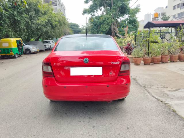 https://images10.gaadi.com/usedcar_image/4162283/original/processed_43a6d7be50c369fc1a0dc8c255995dd5.jpg?imwidth=6402