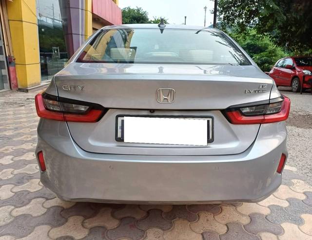 https://images10.gaadi.com/usedcar_image/4162315/original/processed_94dd7b7865de52b044cb8dd0309e146d.jpg?imwidth=6402