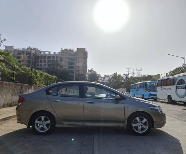 https://images10.gaadi.com/usedcar_image/4162329/original/processed_fc237520b4d78f720645e9fa20205f7a.jpg?imwidth=6402