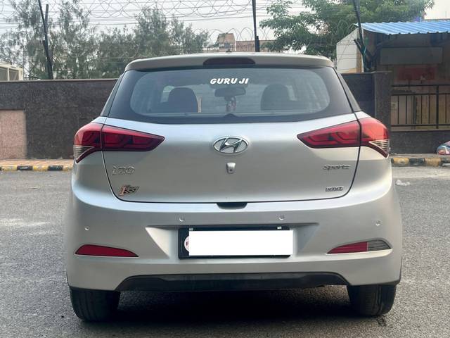 https://images10.gaadi.com/usedcar_image/4162362/original/processed_0813394c5559c1631110cb1348d99812.jpg?imwidth=6401