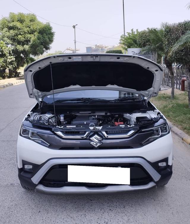 https://images10.gaadi.com/usedcar_image/4162366/original/processed_97a9078fbe9dfe9ce68dc6243aa53935.jpg?imwidth=6402