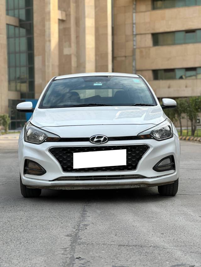 https://images10.gaadi.com/usedcar_image/4162491/original/processed_6d48b46a8fd41fc711fb0aeb53f1957c.jpg?imwidth=6400