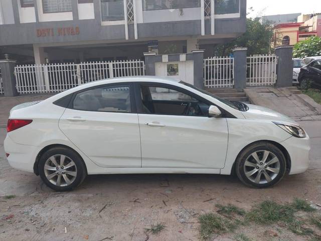 https://images10.gaadi.com/usedcar_image/4162549/original/processed_b9cf696bce6c39594f2db3d619f787ab.jpg?imwidth=6401