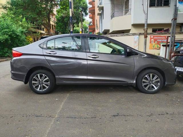 https://images10.gaadi.com/usedcar_image/4162665/original/processed_1077a22ffd4291e721e90e5eb81a2b93.jpg?imwidth=6401