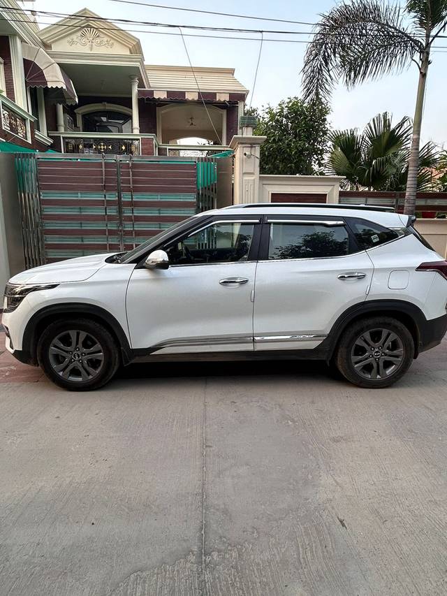 https://images10.gaadi.com/usedcar_image/4162773/original/3dfaaf66ad7d8ae3489e7b95426df28f.jpg?imwidth=6402