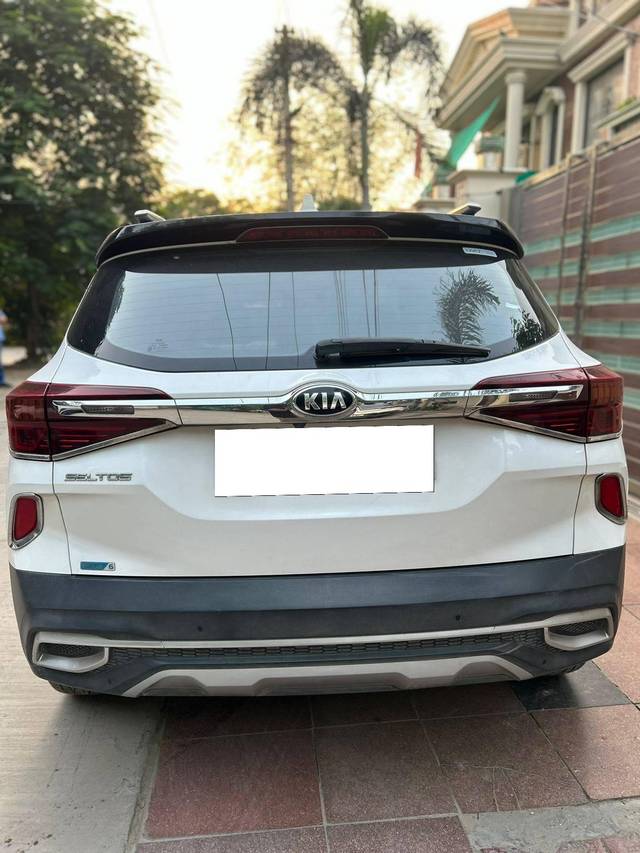 https://images10.gaadi.com/usedcar_image/4162773/original/processed_11ad9d79084894fc89e493f252539a94.jpg?imwidth=6401