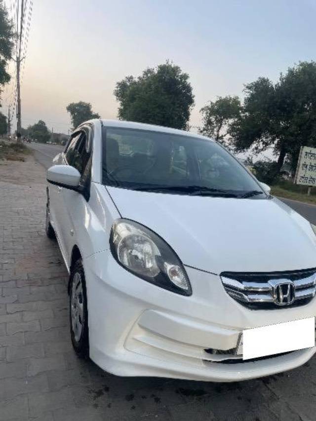 https://images10.gaadi.com/usedcar_image/4162795/original/processed_d37af874-7275-42bd-bc03-5b9593250b9c.jpeg?imwidth=6400