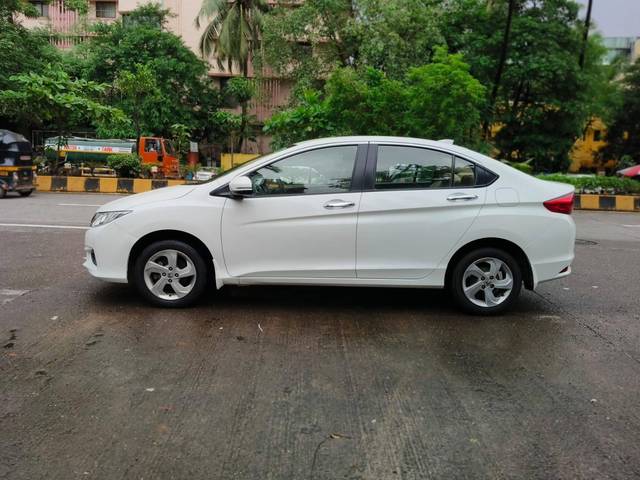 https://images10.gaadi.com/usedcar_image/4162905/original/processed_83cc05331452167401c191ce36ea1832.jpeg?imwidth=6402