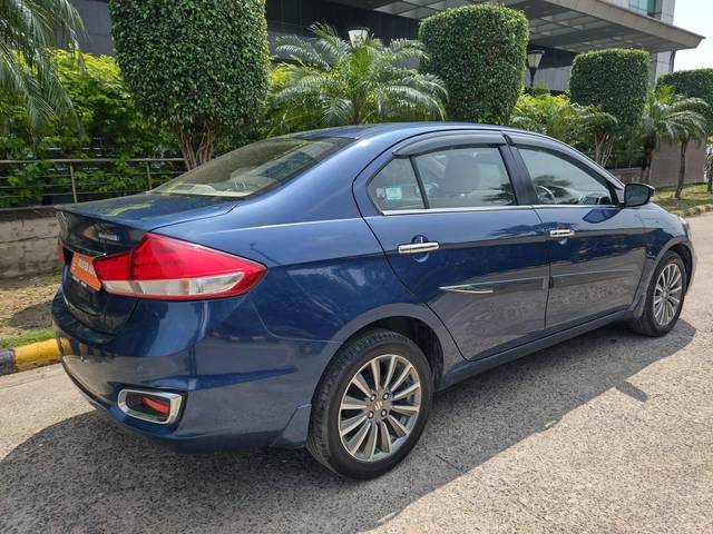 https://images10.gaadi.com/usedcar_image/4162931/original/processed_24006ea2d22755912d95d02a3f2e8a55.jpg?imwidth=6402