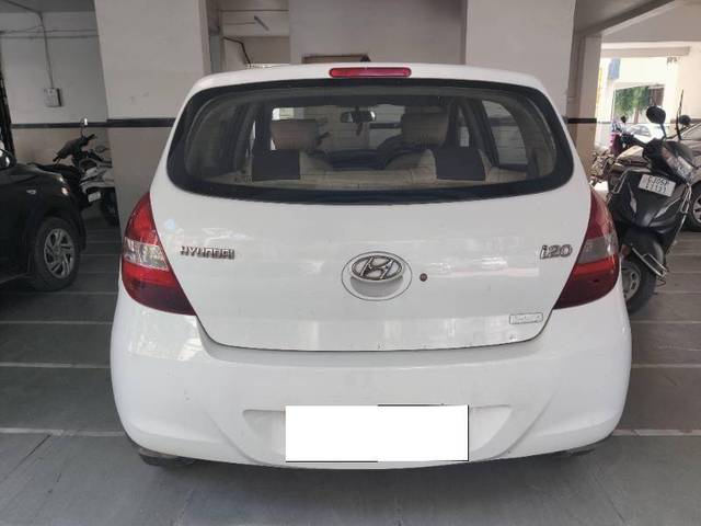 https://images10.gaadi.com/usedcar_image/4162943/original/9b26f2815fa3a4caf49c0c2177271739.jpg?imwidth=6401