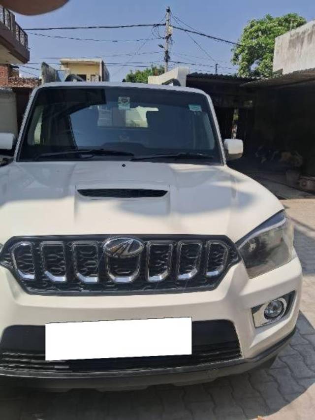 https://images10.gaadi.com/usedcar_image/4162971/original/processed_472ccea9-7046-4717-9534-77bf92ddbf9f.jpg?imwidth=6402