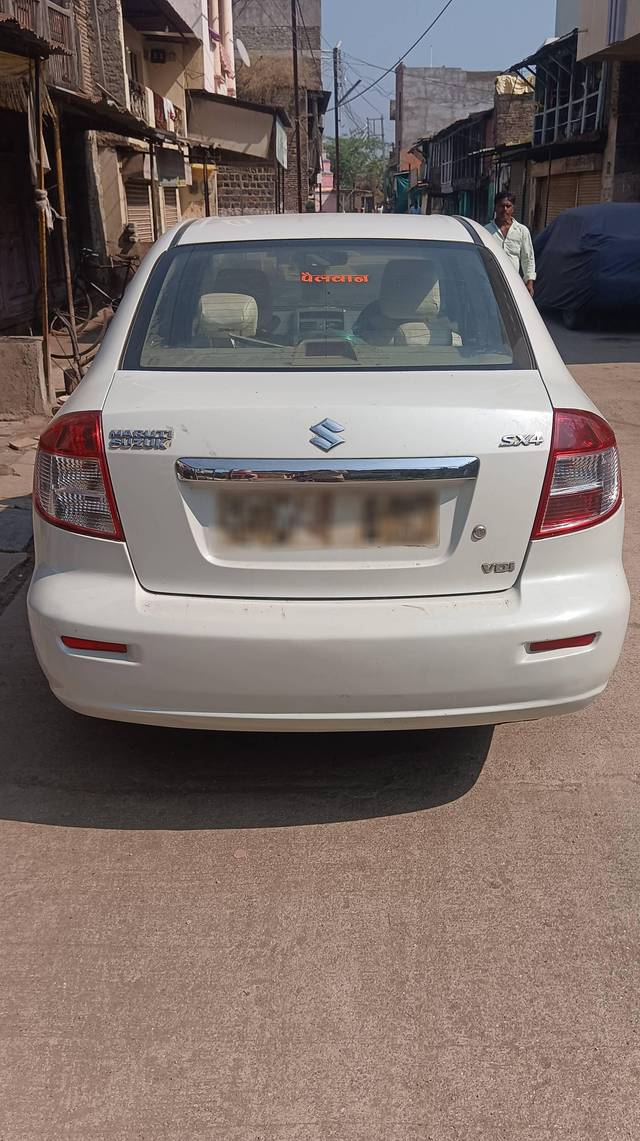 https://images10.gaadi.com/usedcar_image/4163017/original/processed_0eee7b00-95a1-46dc-98c3-5596011e09f8.jpg?imwidth=6401