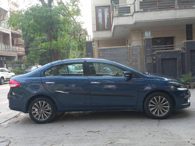 https://images10.gaadi.com/usedcar_image/4163031/original/processed_aab761bf36474d87ae922dff956b93a7.jpg?imwidth=6401