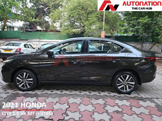 https://images10.gaadi.com/usedcar_image/4163092/original/processed_140c160a87874cb20c94e389924b99c8.jpg?imwidth=6402