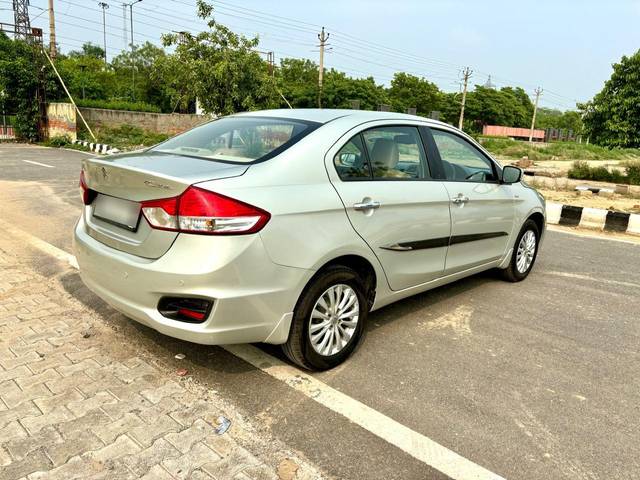 https://images10.gaadi.com/usedcar_image/4163148/original/processed_e8c81f77f8133fb12392e90d75ed397f.jpg?imwidth=6402