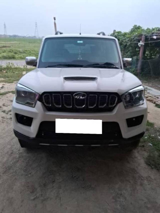 https://images10.gaadi.com/usedcar_image/4163164/original/processed_3c40cb54-1ee4-49bb-b4f0-df315fbe2b03.jpg?imwidth=6402