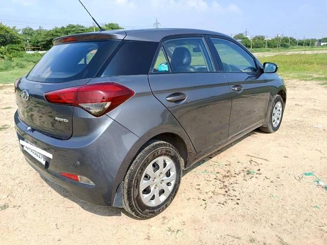 https://images10.gaadi.com/usedcar_image/4163165/original/processed_19eaa21ffe17874893a62026207c3d65.jpg?imwidth=6402