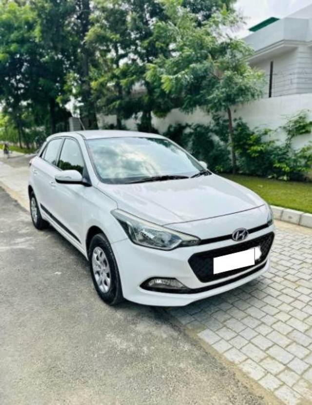 https://images10.gaadi.com/usedcar_image/4163411/original/processed_c6ebd15d-a973-4aa9-91da-3033efb0b0fa.jpg?imwidth=6400