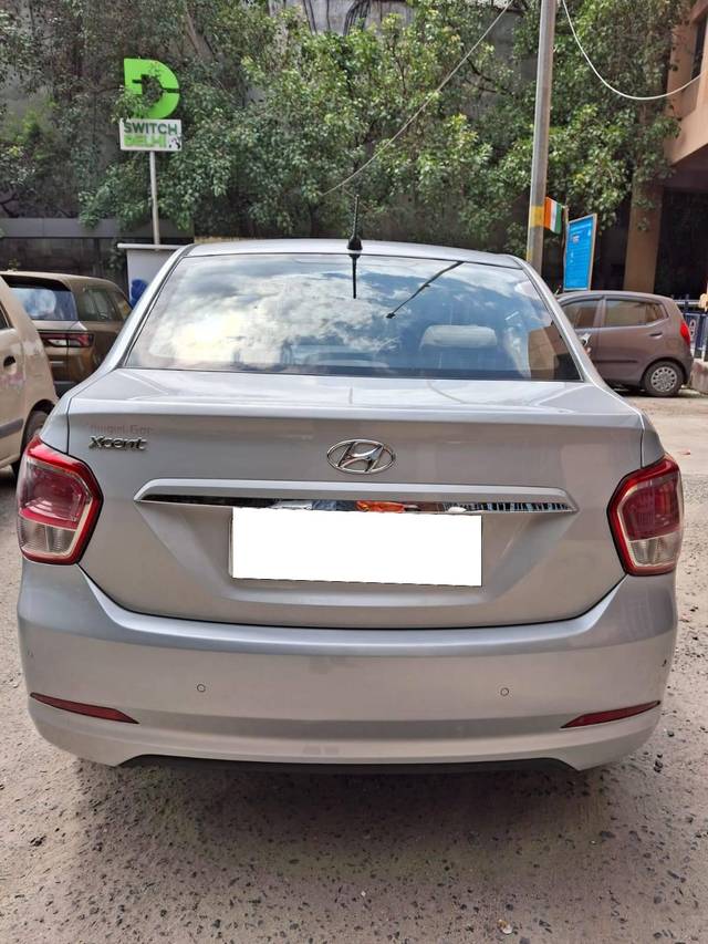 https://images10.gaadi.com/usedcar_image/4163491/original/processed_825ac346d7c70c52d7412851289853bf.jpg?imwidth=6402