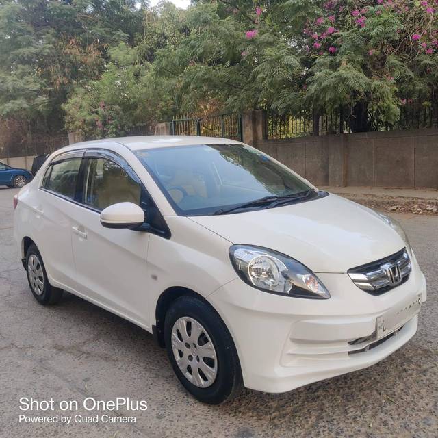 https://images10.gaadi.com/usedcar_image/4163522/original/processed_8094eb45a0913687bb06b5cbd0b34986.jpg?imwidth=6401