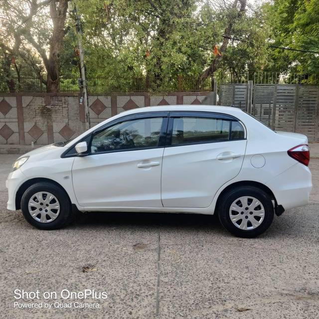 https://images10.gaadi.com/usedcar_image/4163522/original/processed_c9958895e050c983ad305da742a88241.jpg?imwidth=6400