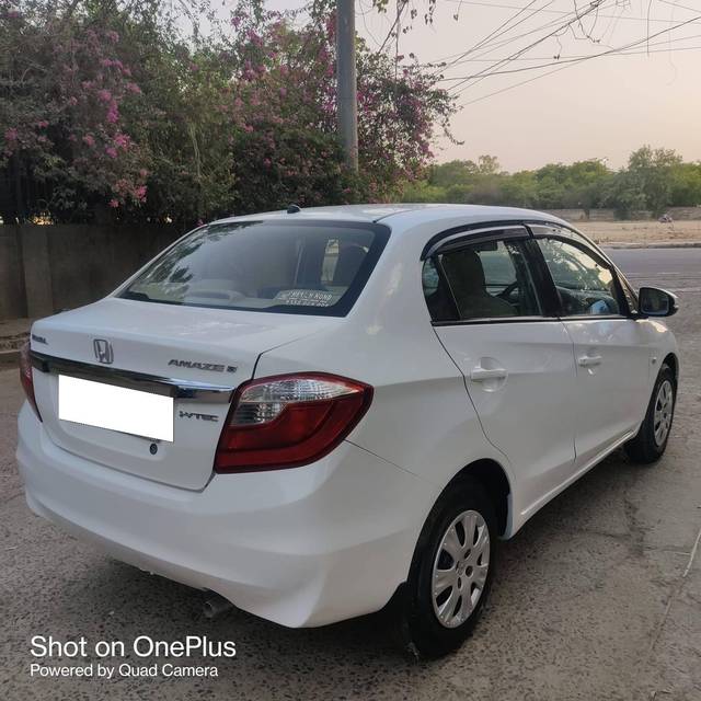 https://images10.gaadi.com/usedcar_image/4163522/original/processed_d9f0eeed821a0d3432c664c03deac8e6.jpg?imwidth=6402