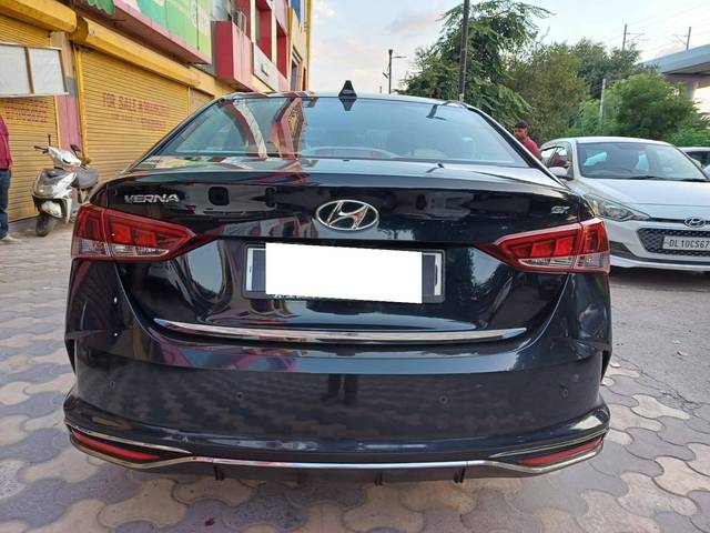 https://images10.gaadi.com/usedcar_image/4163543/original/processed_b9dee09d4f00950e43600679770db084.jpeg?imwidth=6401