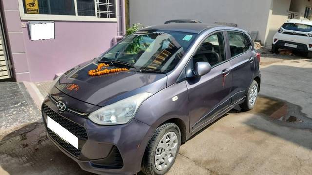 https://images10.gaadi.com/usedcar_image/4163554/original/processed_936f2f5d-8a4d-419f-a476-37cd7570e053.jpg?imwidth=6400