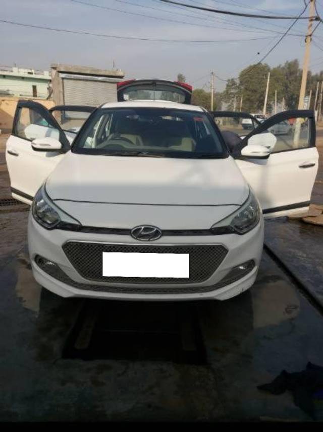 https://images10.gaadi.com/usedcar_image/4163564/original/processed_593ba25a-3db3-4757-a33a-068a341864be.jpg?imwidth=6400